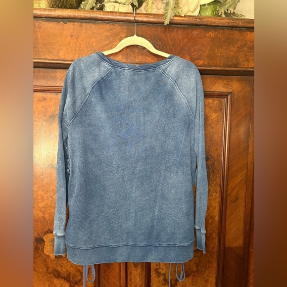 GUC Pam & Gela- Indigo Wash Side Lace-Up Sweatshirt. Size L - Picture 4 of 10